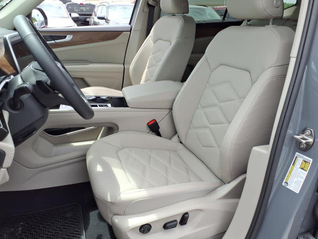 2025 Volkswagen Atlas SE Technology photo 4