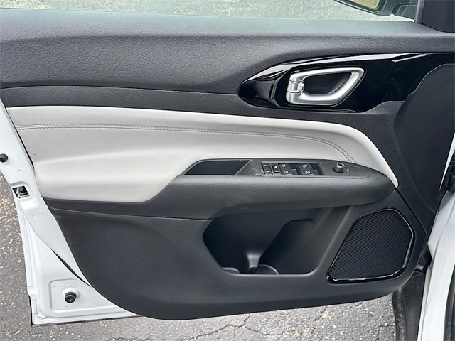 2025 Jeep Compass Limited photo 16