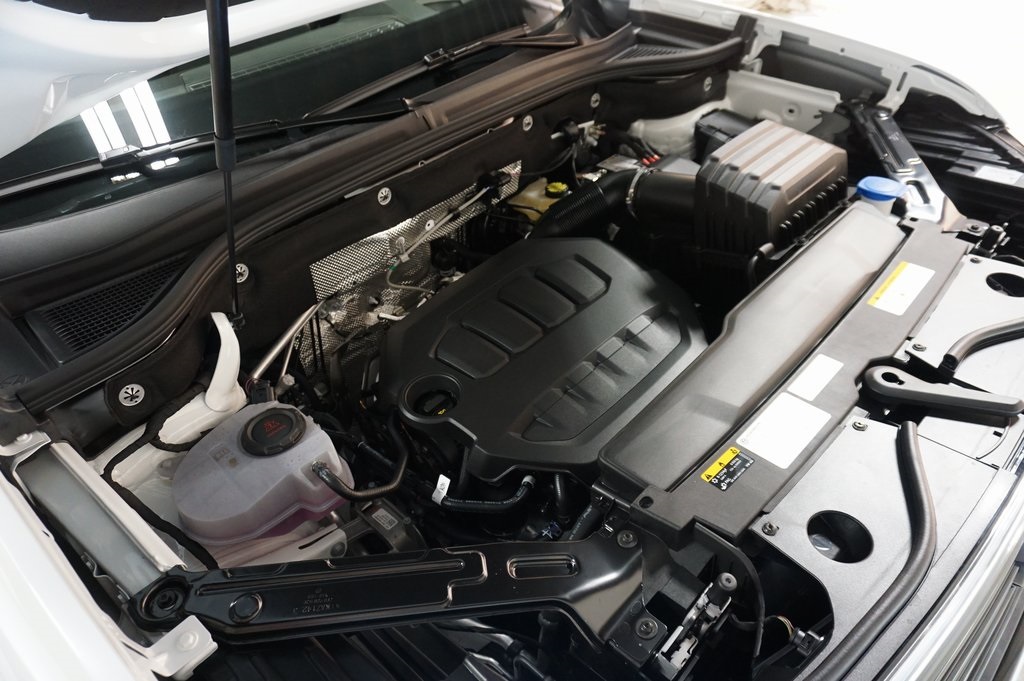 2025 Volkswagen Atlas Cross Sport SEL R-Line photo 33