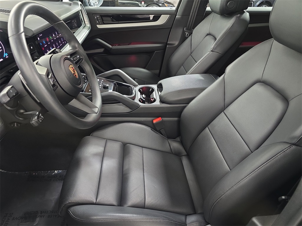 2025 Porsche Cayenne photo 3