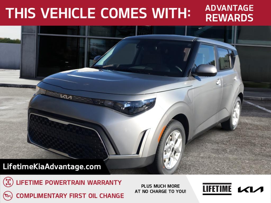 2025 Kia Soul LX's photo