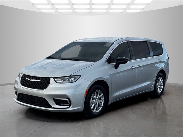 2026 Chrysler Pacifica photo 3