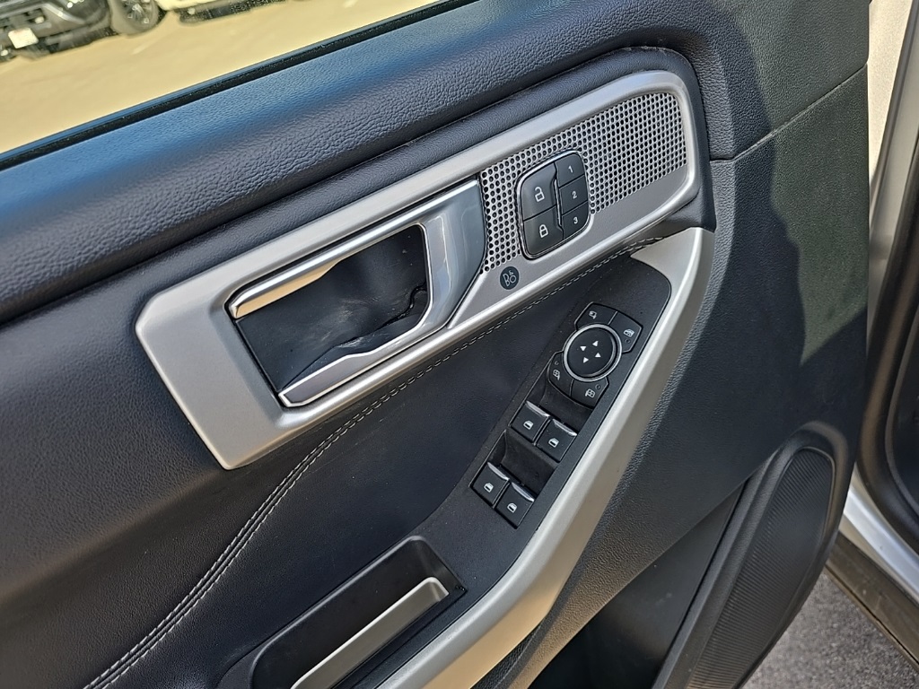 2022 Ford Explorer Limited photo 8