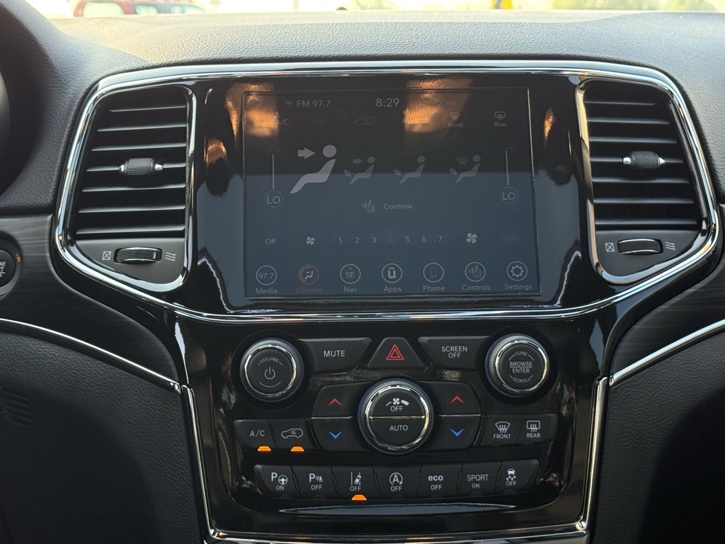 2021 Jeep Grand Cherokee Anniversary Edition photo 28