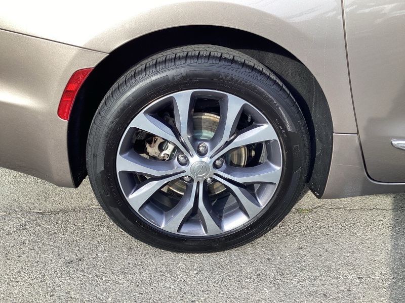 2018 Chrysler Pacifica Limited photo 9