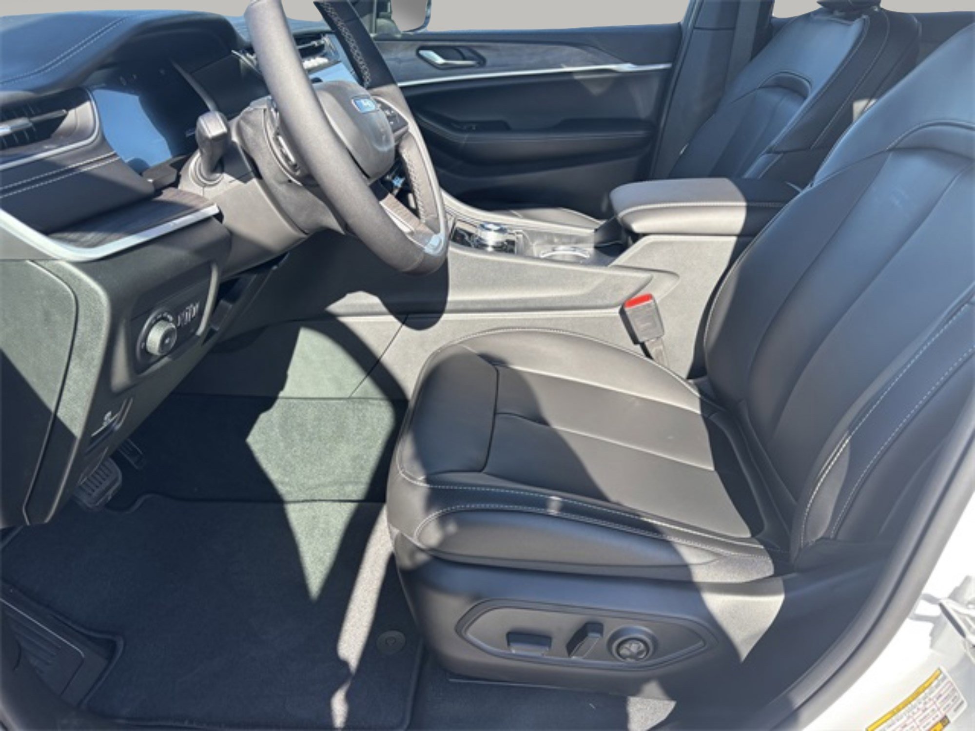 2025 Jeep Grand Cherokee Limited photo 14