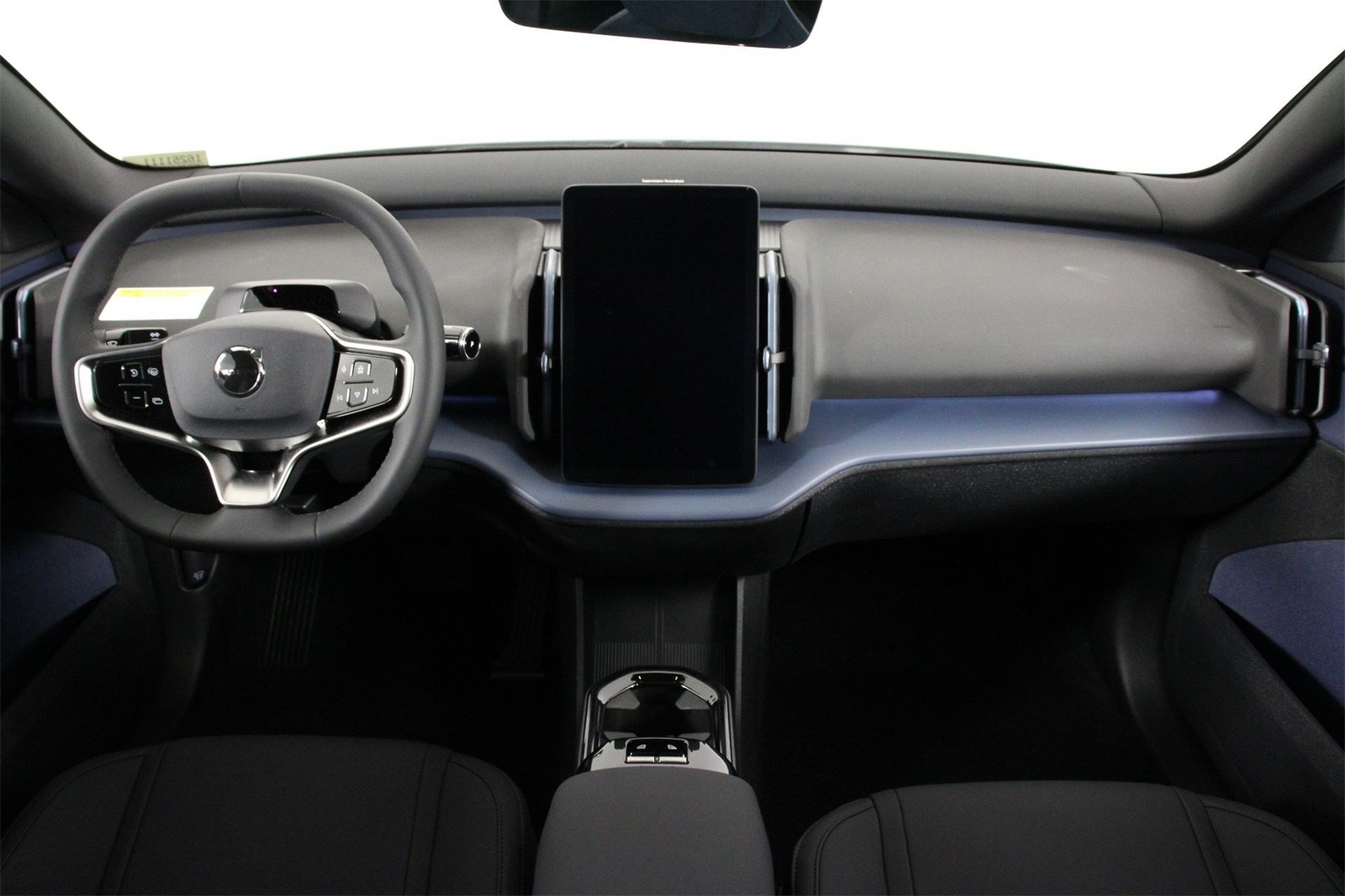 2025 Volvo EX30 Plus photo 4