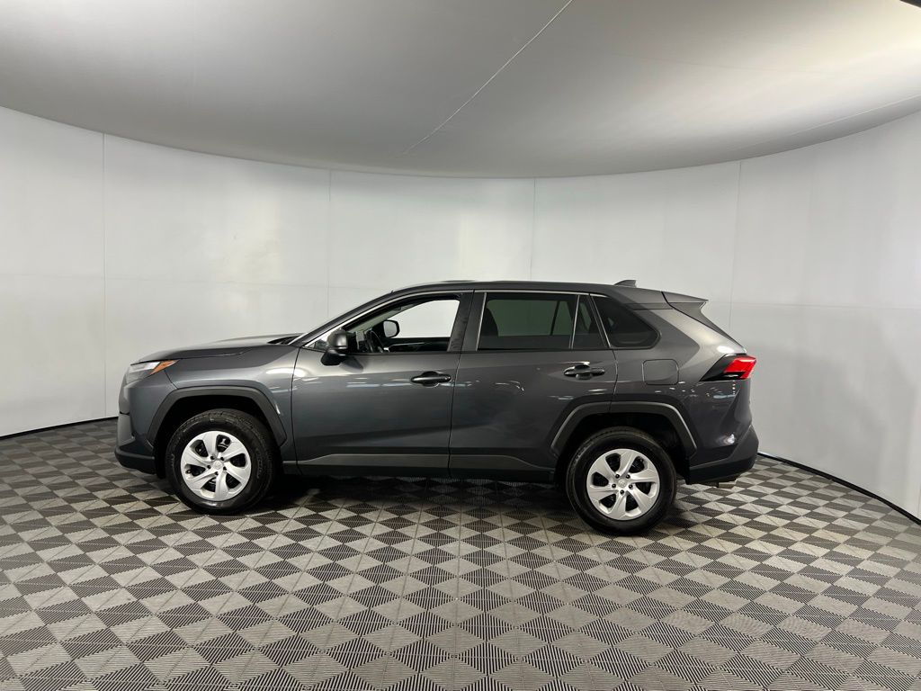2024 Toyota RAV4 LE photo 6