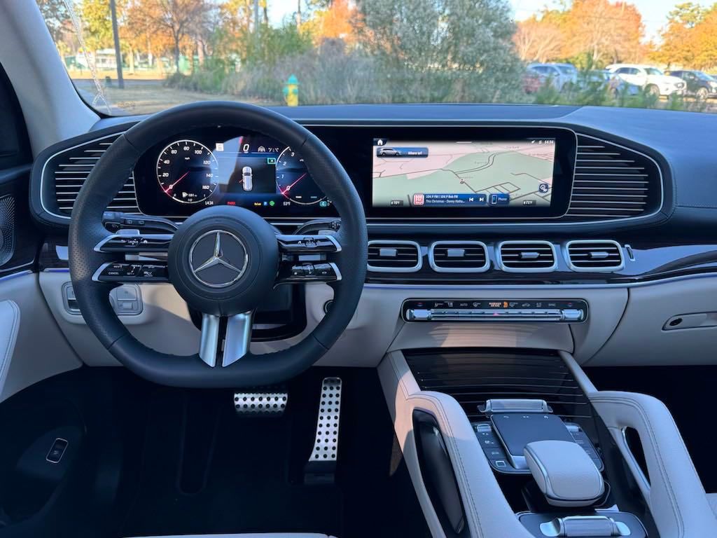 2025 Mercedes Benz GLS 450 4MATIC photo 3