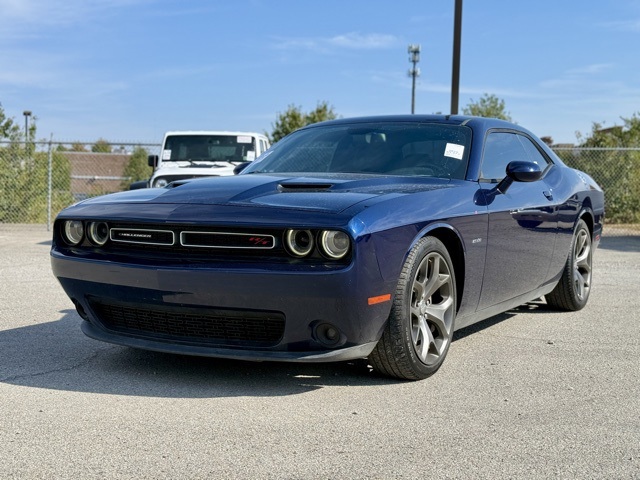 2015 Dodge Challenger SXT Plus photo 2