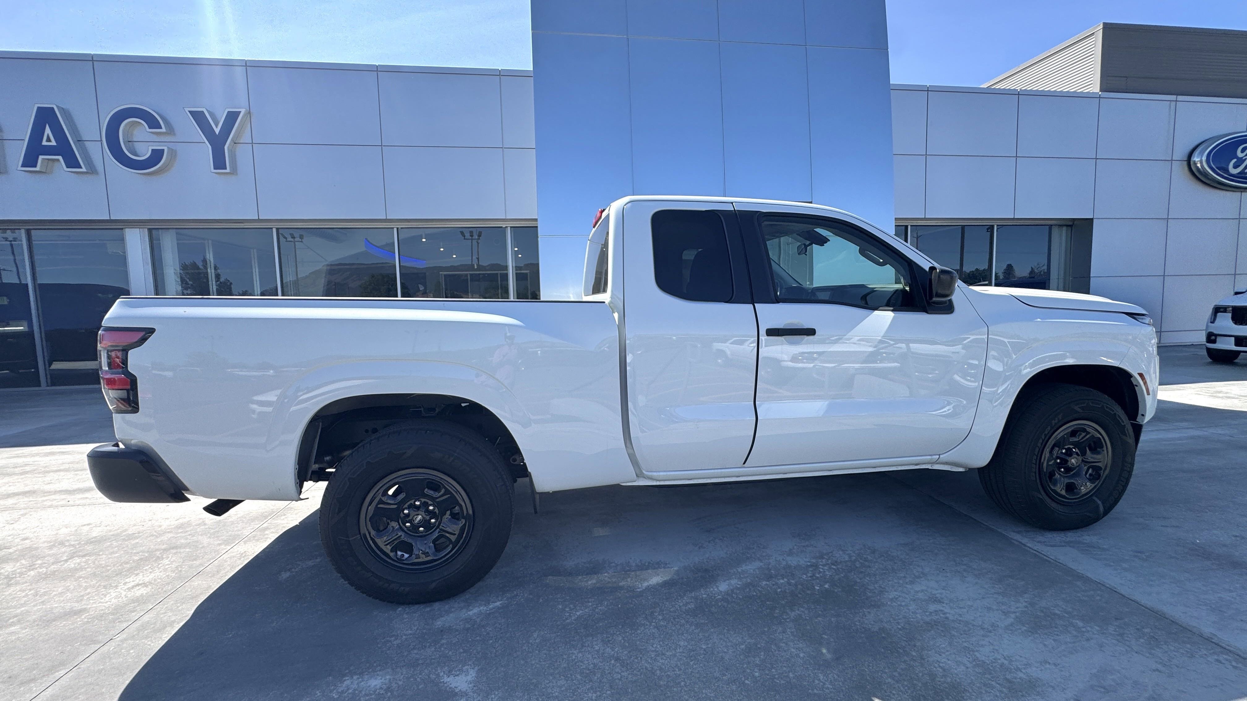 2023 Nissan Frontier S photo 3