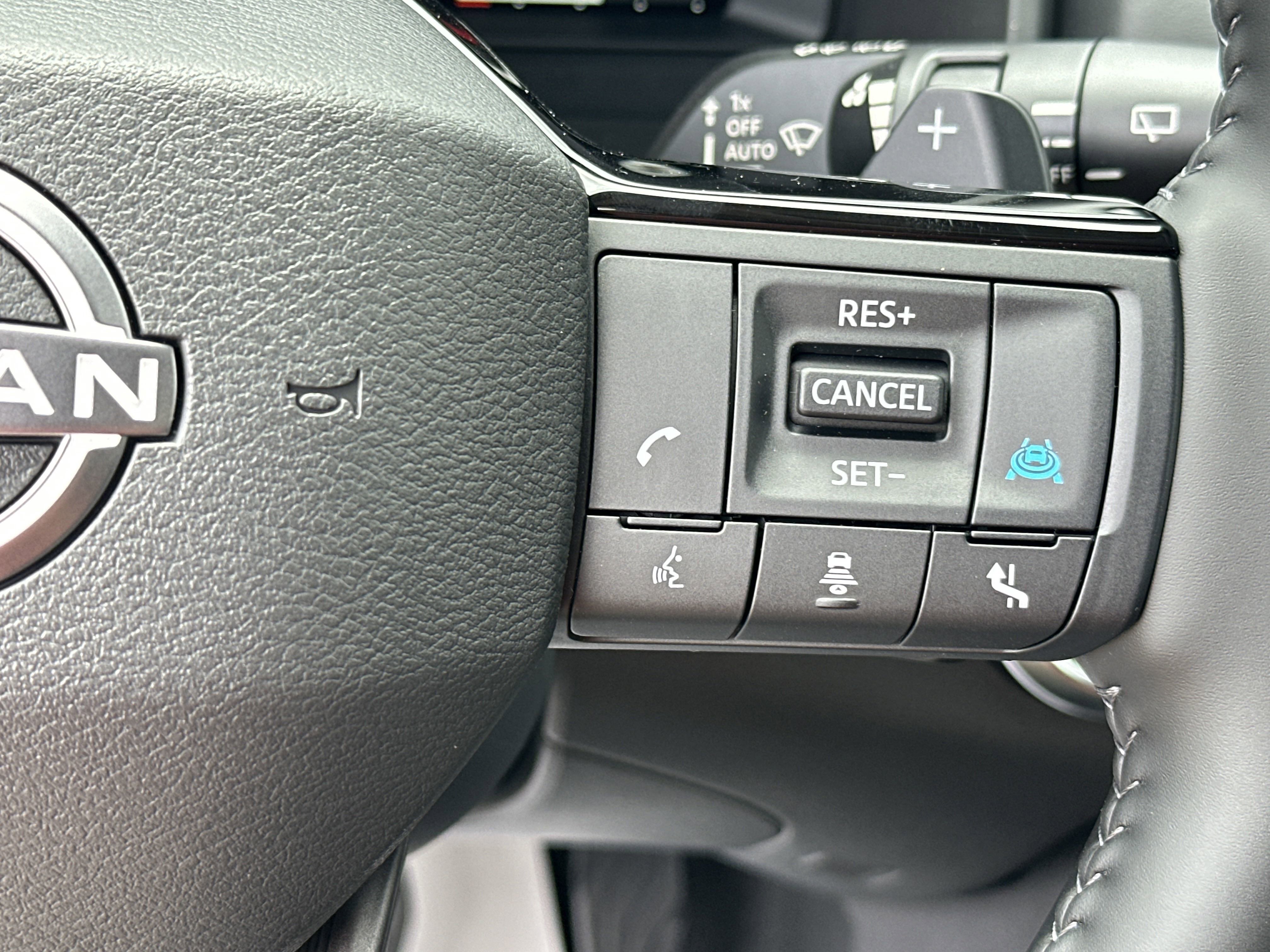 2025 Nissan Rogue SL photo 14