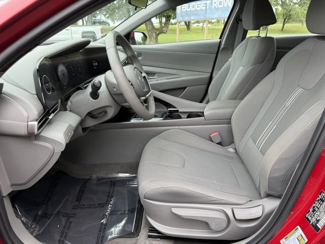 2023 Hyundai Elantra SEL photo 14