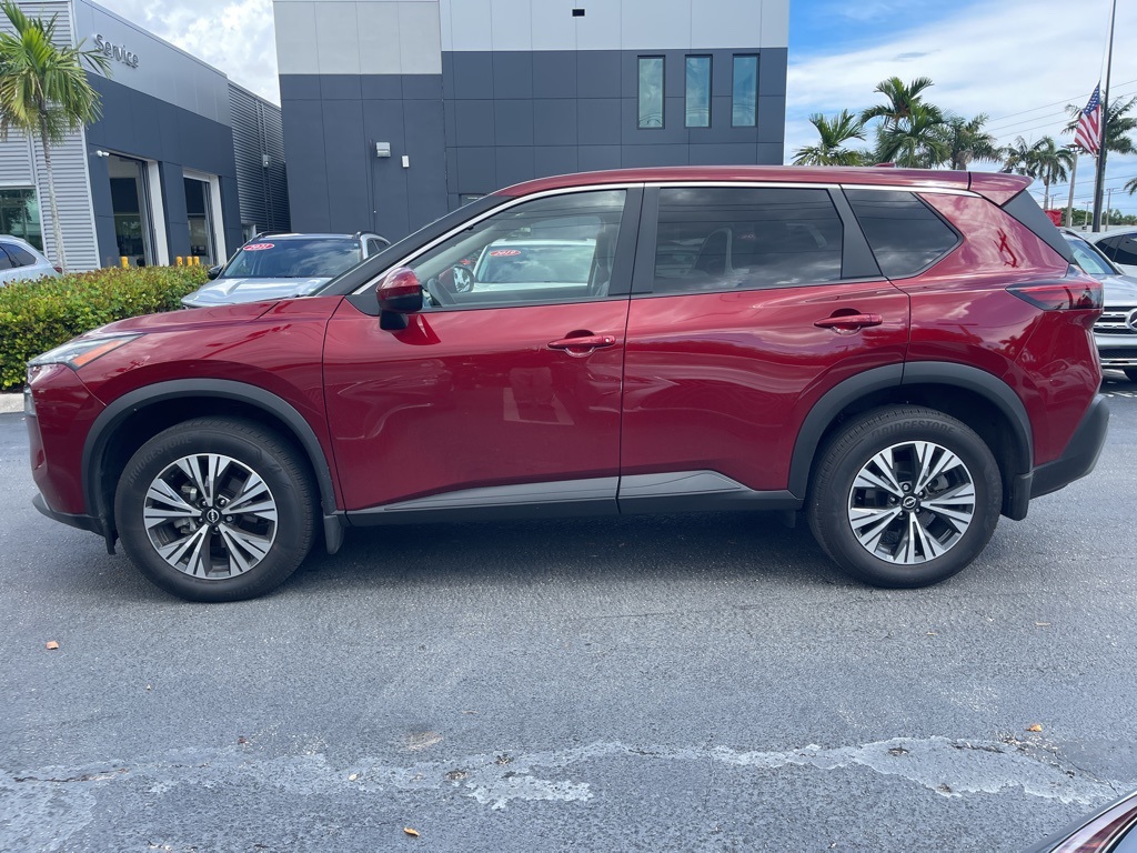 2022 Nissan Rogue SV photo 5