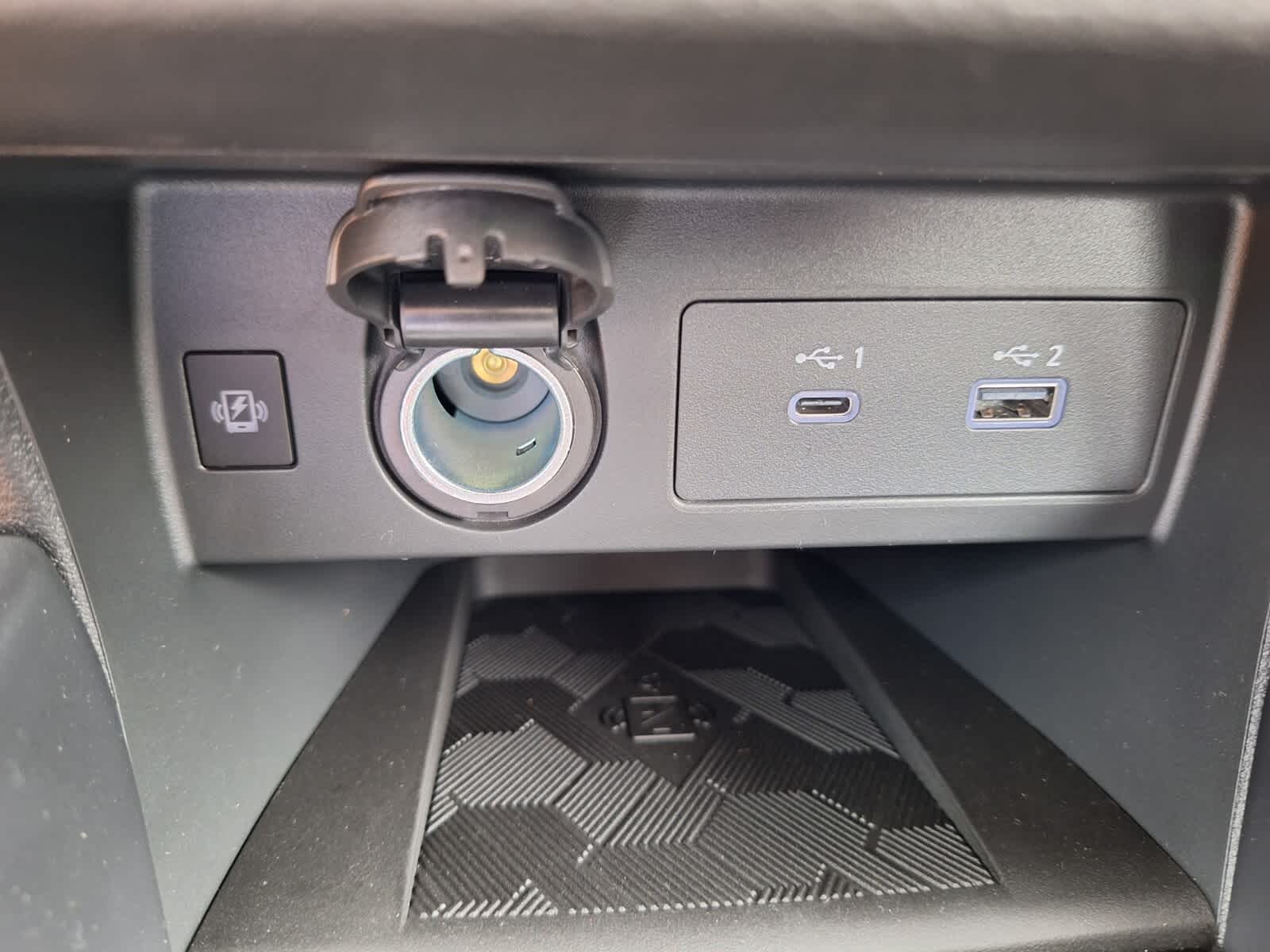 2025 Nissan Versa SR photo 16