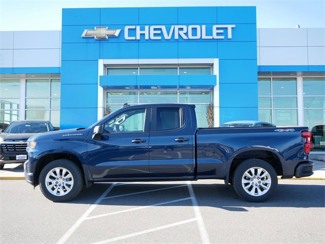 Used 2020 Chevrolet Silverado 1500 Custom with VIN 1GCRYBEH0LZ374344 for sale in Roseville, Minnesota