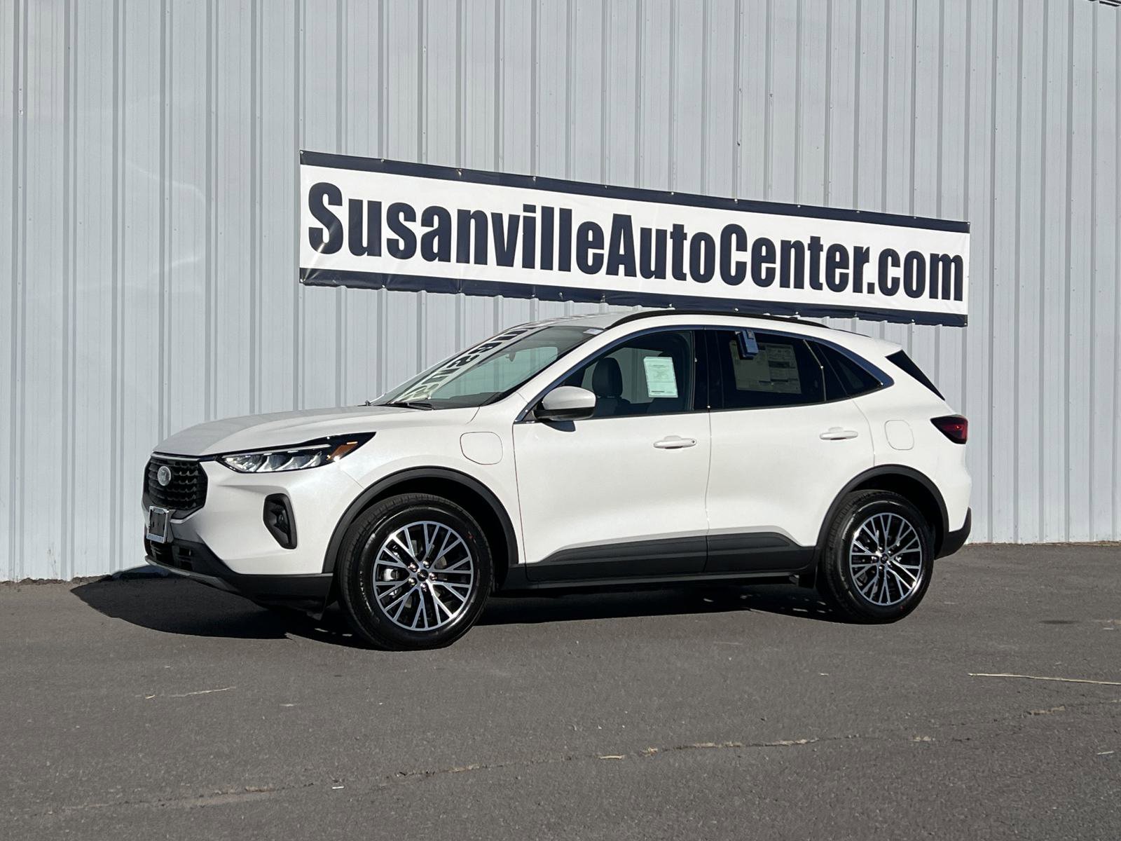 2025 Ford Escape Plug-In Hybrid photo 2