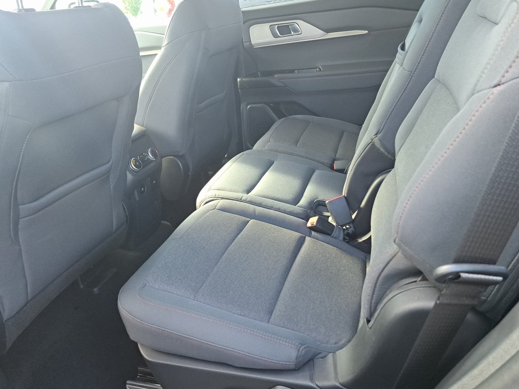 2025 Ford Explorer photo 24