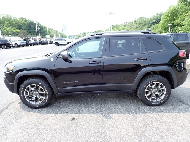 2021 Jeep Cherokee Trailhawk photo 2