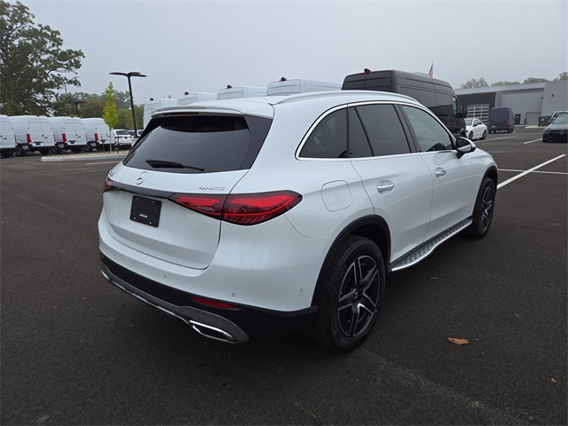 2026 Mercedes Benz GLC 300 4MATIC photo 3