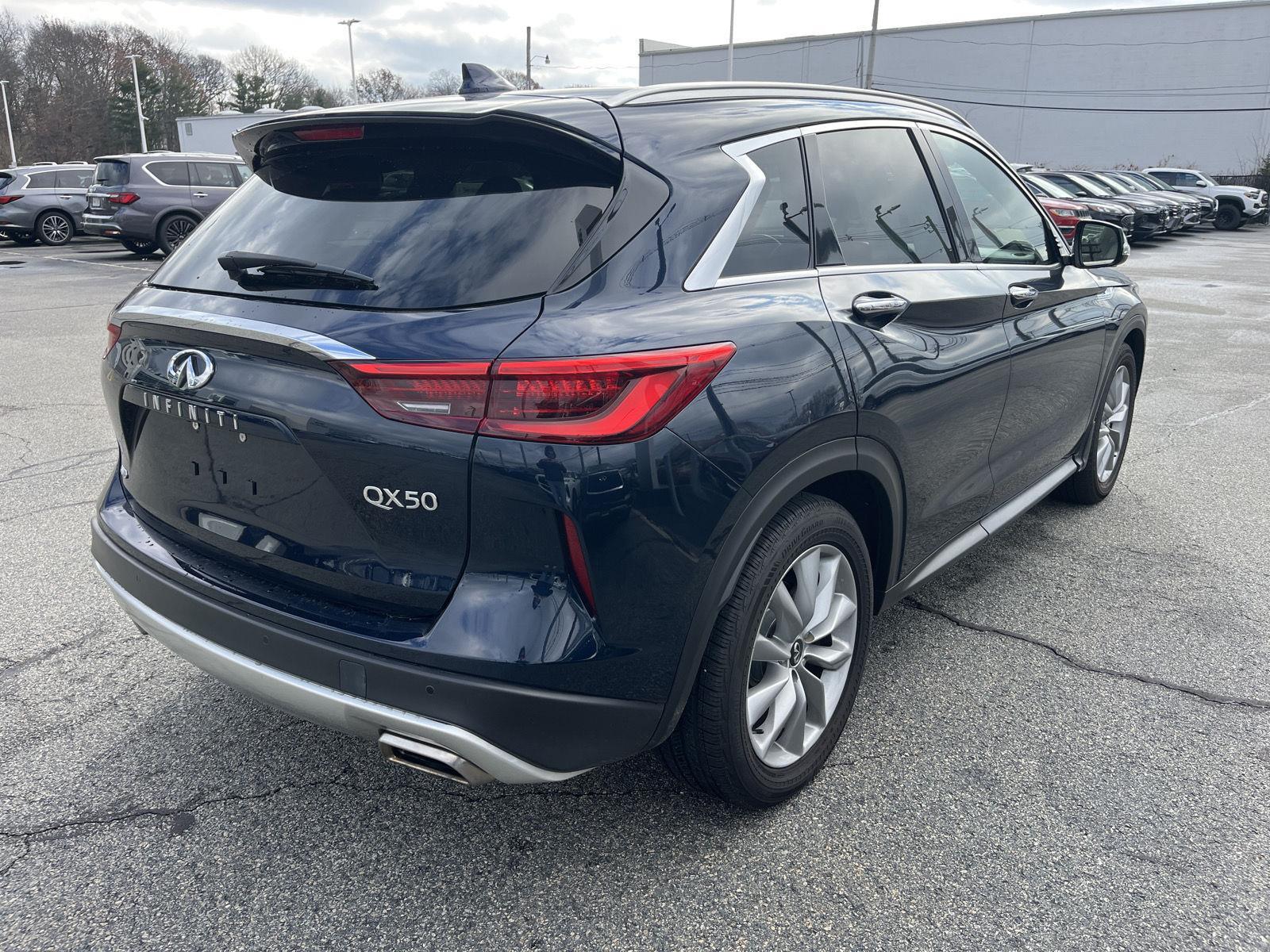 2021 Infiniti QX50 Essential photo 3