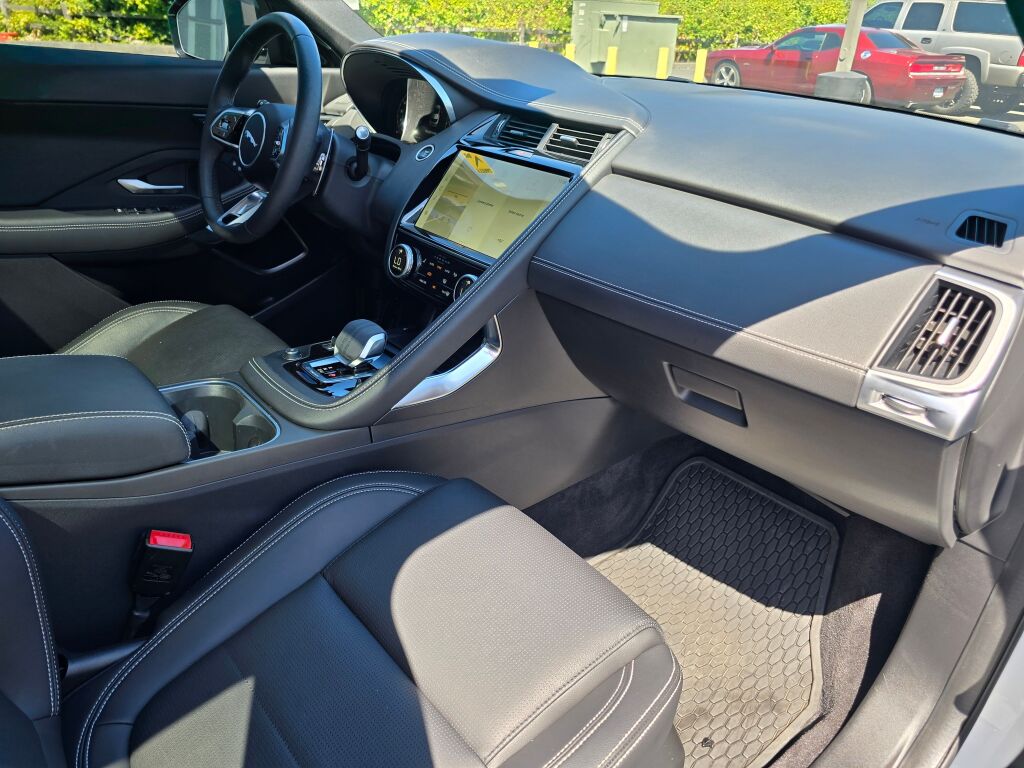 2024 Jaguar E-PACE R-Dynamic SE photo 10