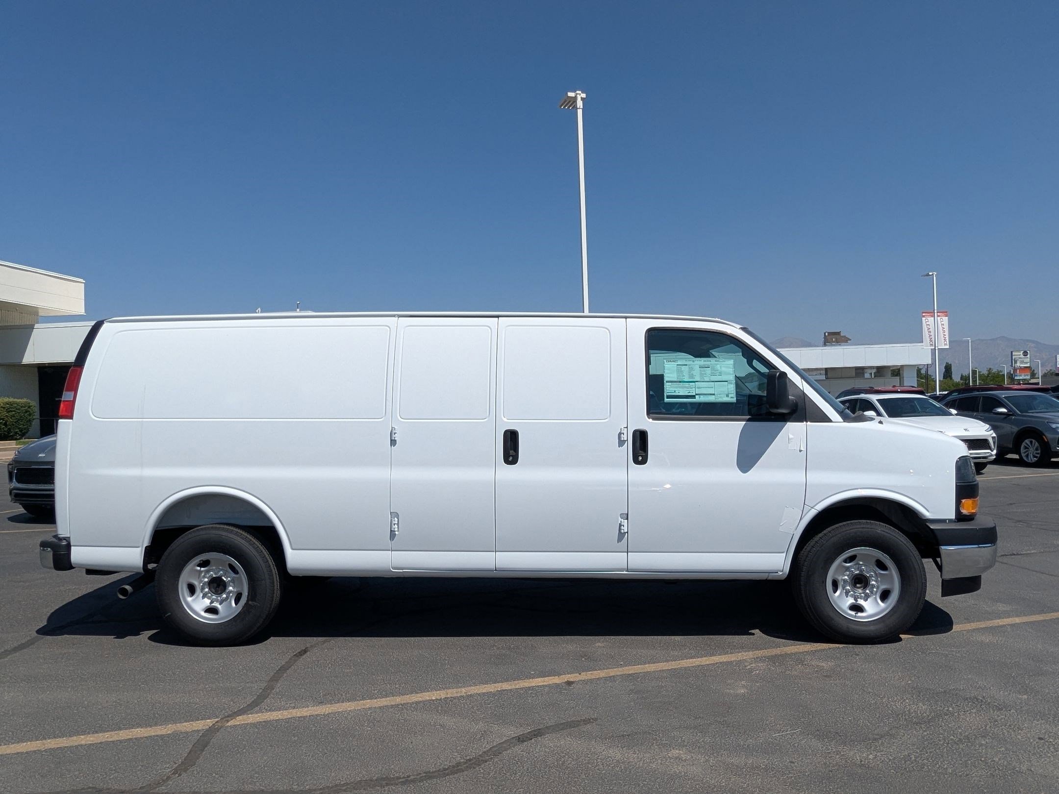 2025 Gmc Savana Cargo 2500 photo 2