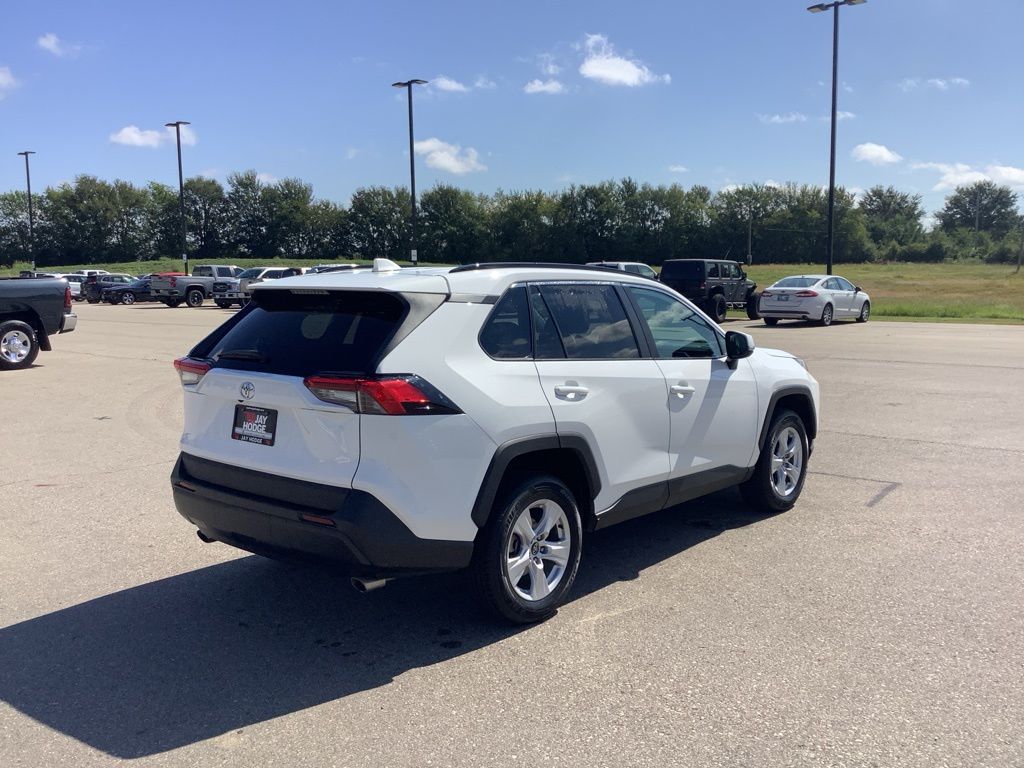 2020 Toyota RAV4 XLE photo 8