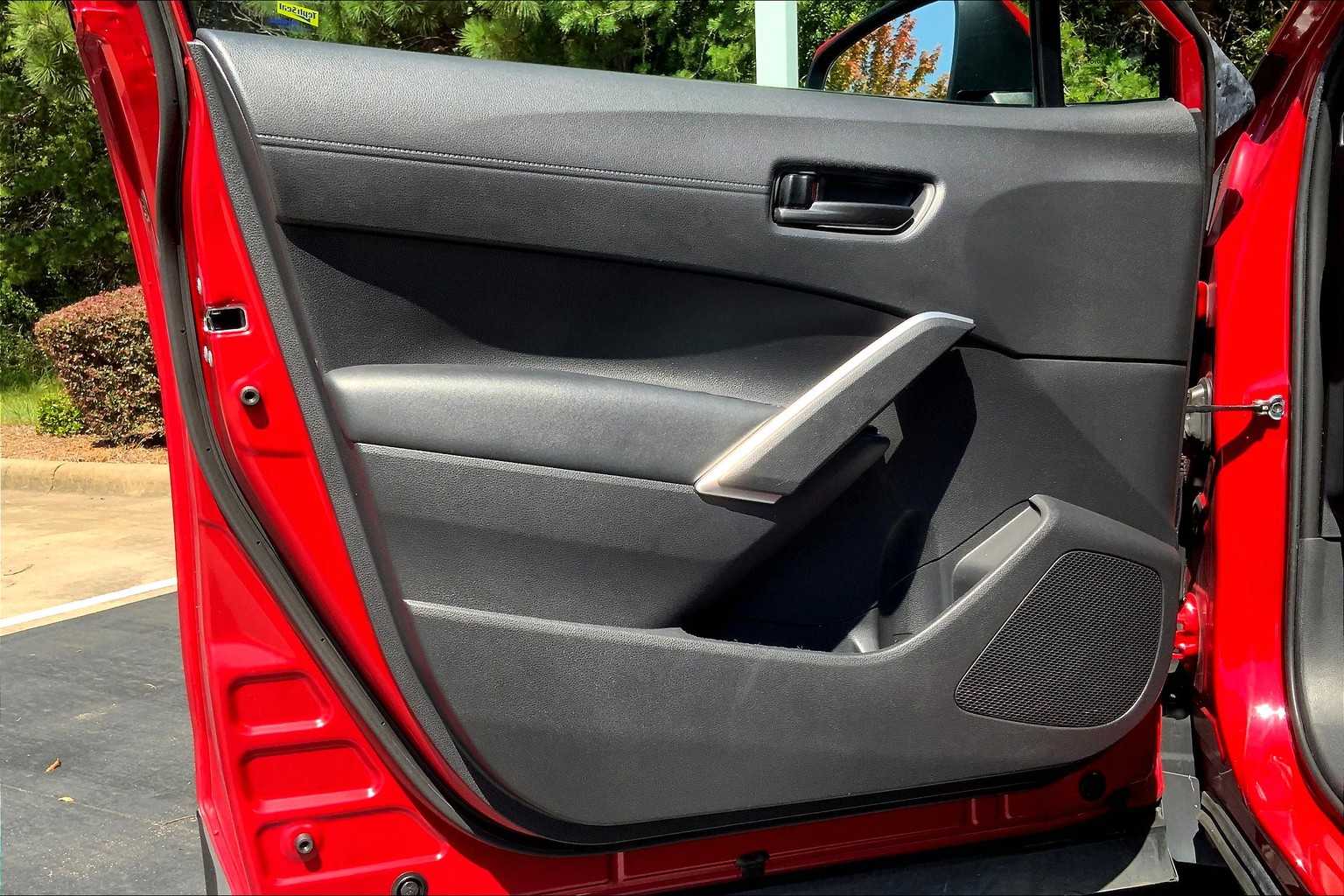 2022 Toyota Corolla Cross LE photo 19