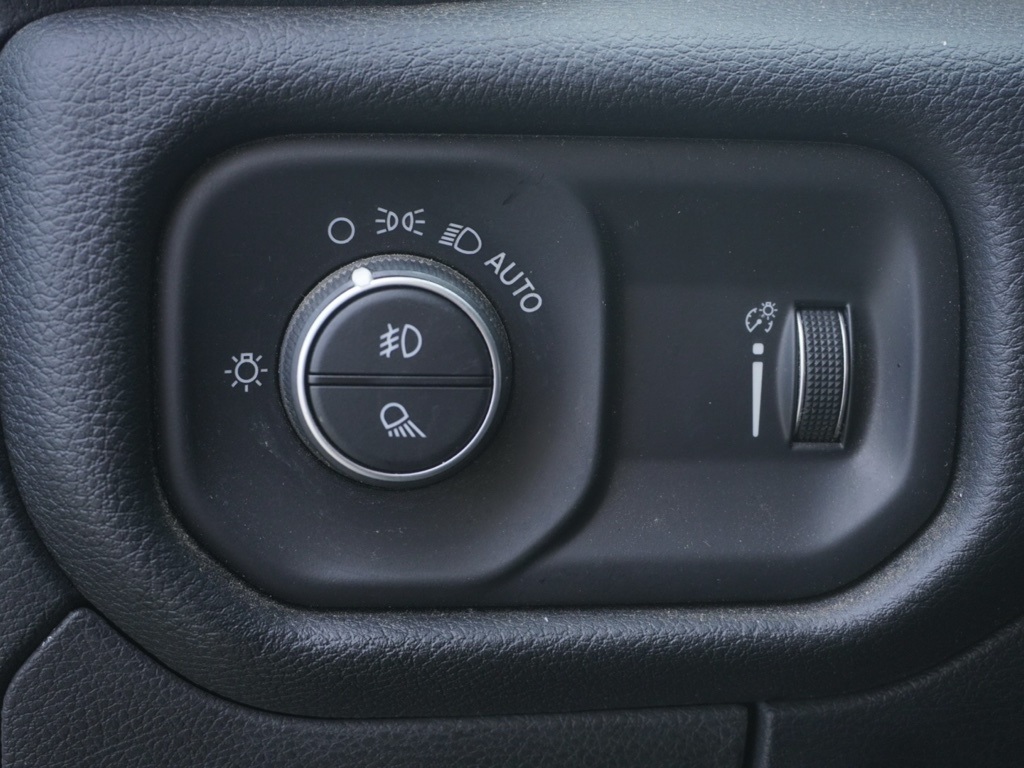 2020 Ram 1500 Rebel photo 11