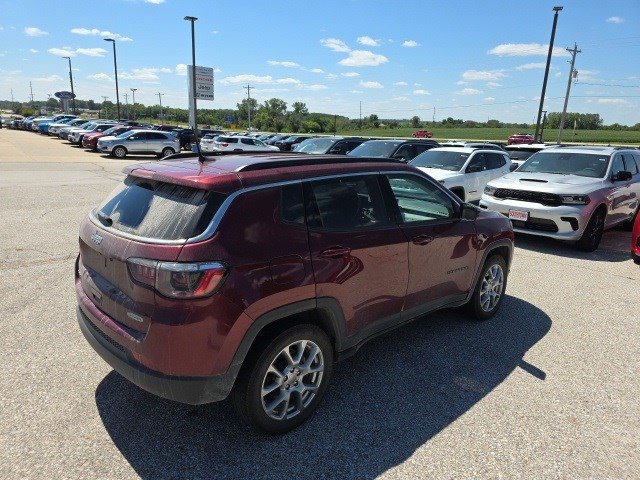 2022 Jeep Compass Latitude Lux photo 7
