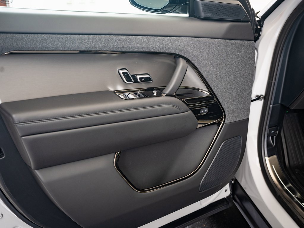 2025 Land Rover Range Rover Sport SE photo 22