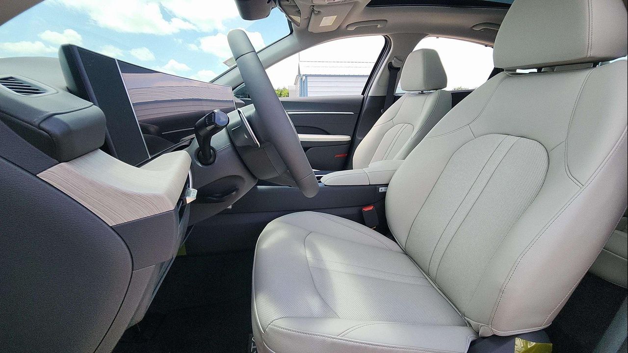 2025 Hyundai Sonata Hybrid Limited photo 10