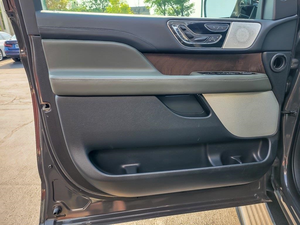 2022 Lincoln Navigator Black Label photo 16
