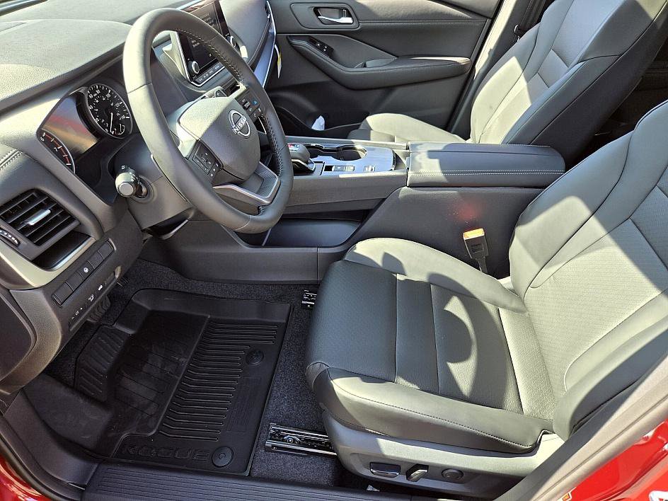 2026 Nissan Rogue SV photo 9