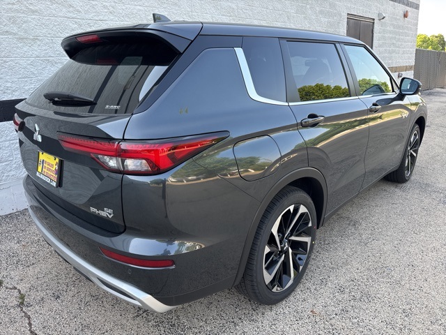 2025 Mitsubishi Outlander PHEV SE photo 3