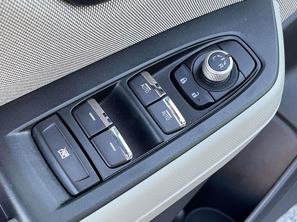 2025 Subaru Forester Premium photo 4