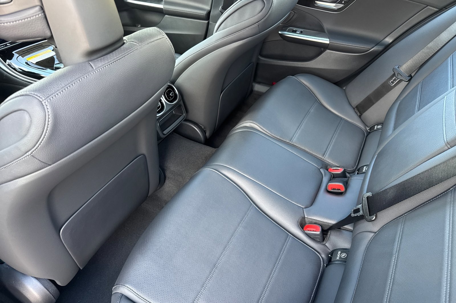 2025 Mercedes Benz C 300 photo 4