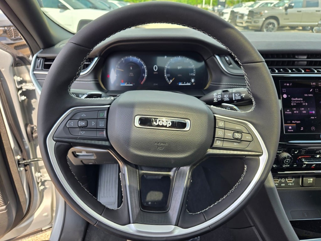 2025 Jeep Grand Cherokee Laredo photo 30