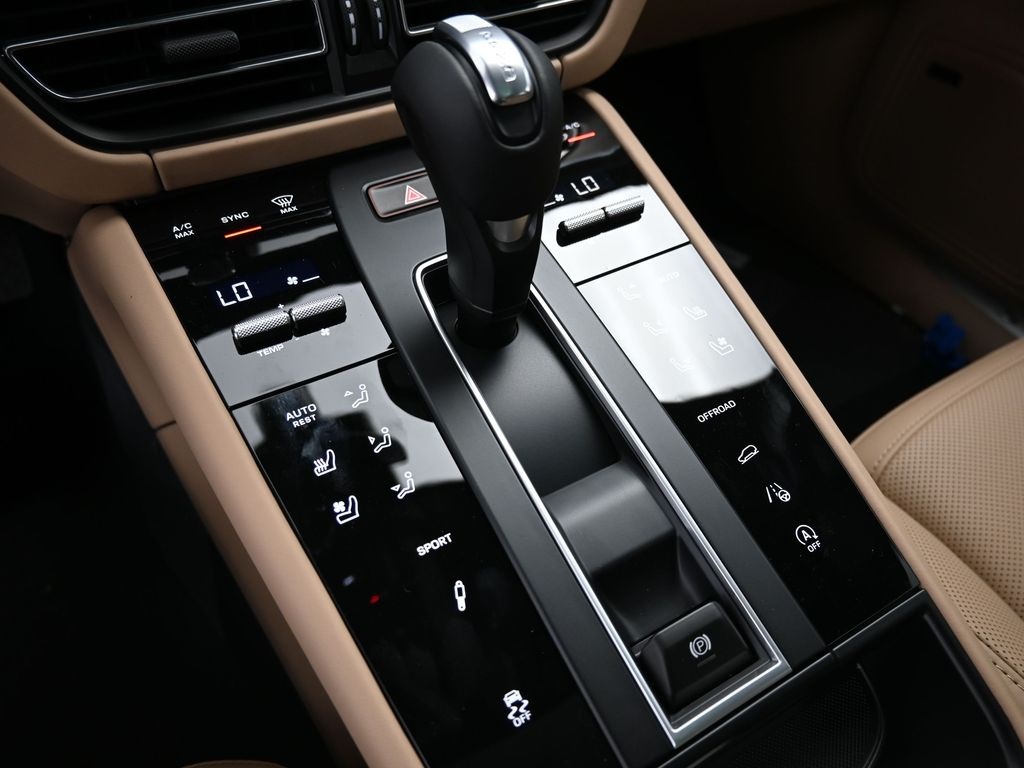 2026 Porsche Macan S photo 19