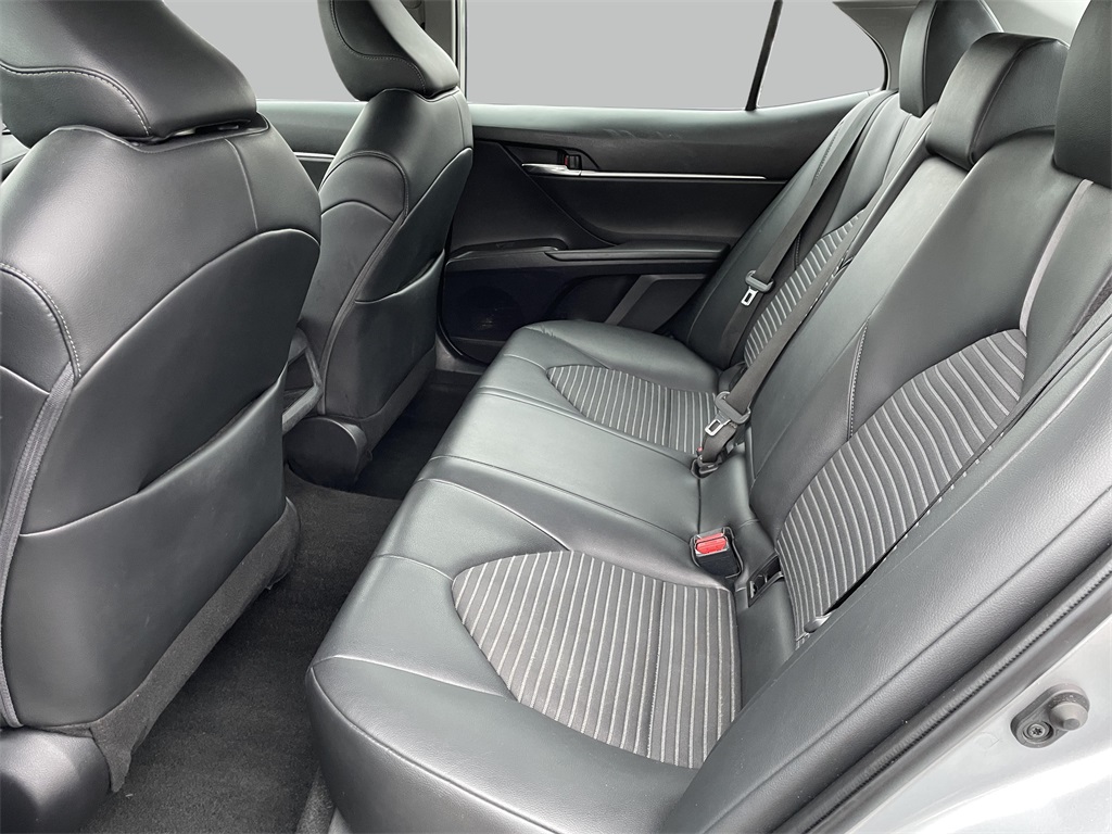 2022 Toyota Camry SE photo 11