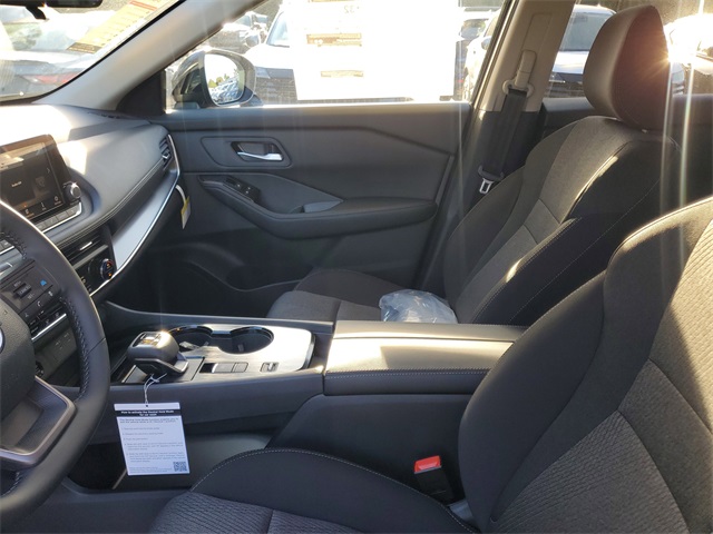 2026 Nissan Rogue SV photo 4