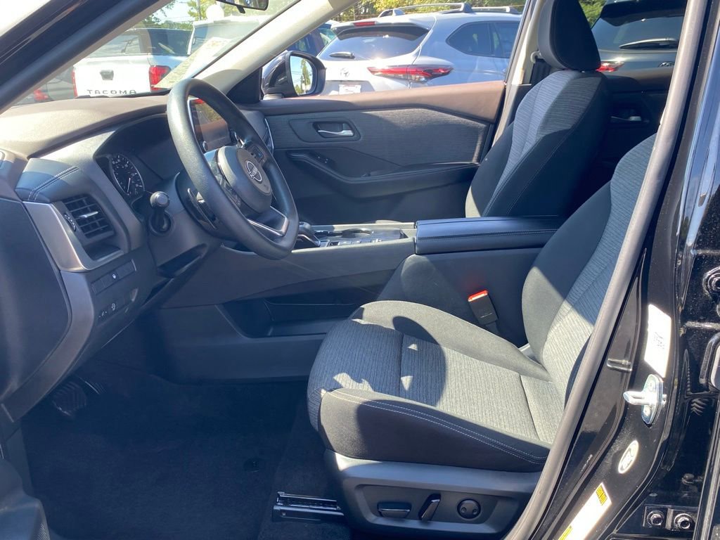 2023 Nissan Rogue SV photo 5