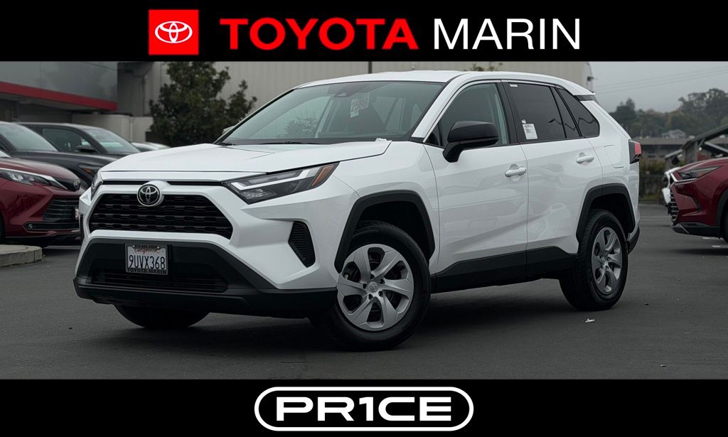 2025 Toyota RAV4 LE's photo