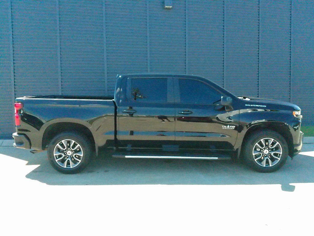 2020 Chevrolet Silverado 1500 RST photo 2