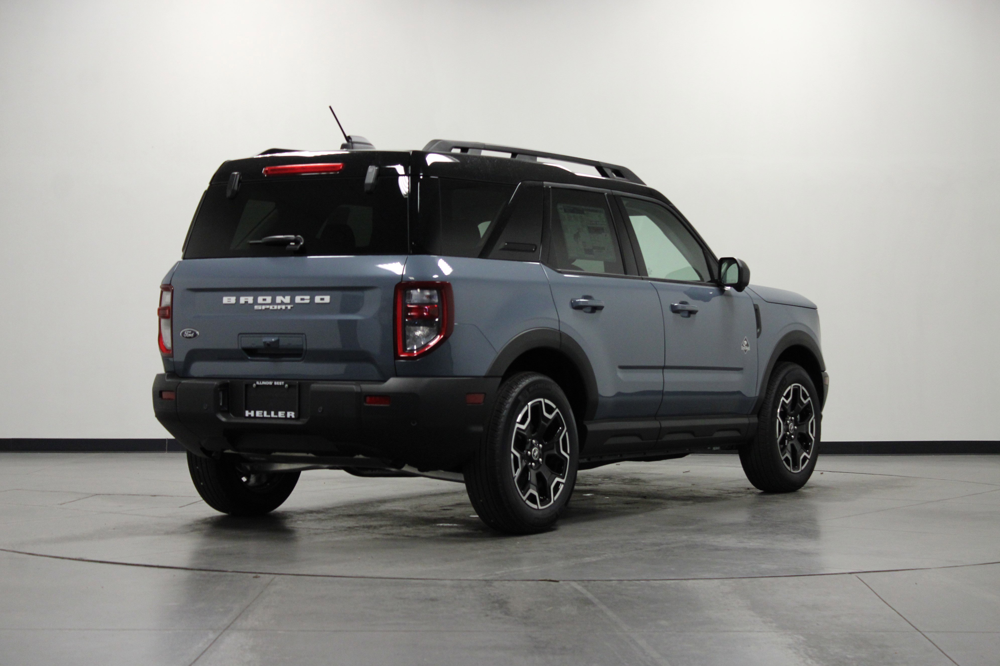 2025 Ford Bronco Outer Banks photo 3