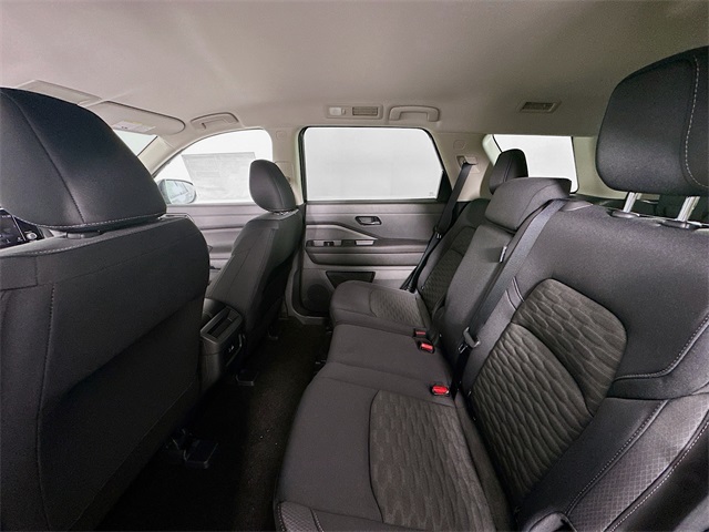 2025 Nissan Pathfinder S photo 21