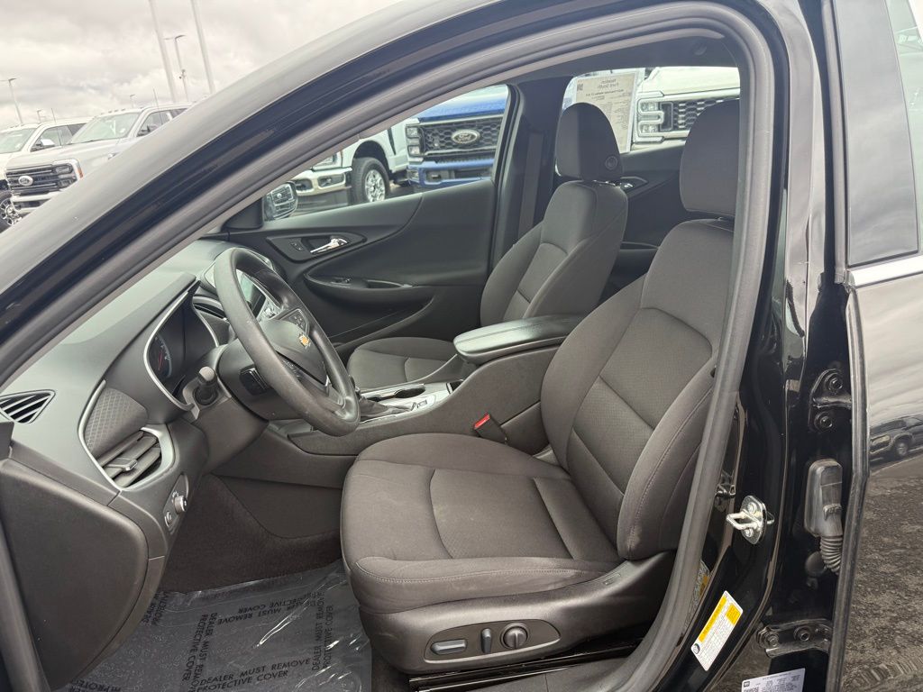 2023 Chevrolet Malibu 1LT photo 4