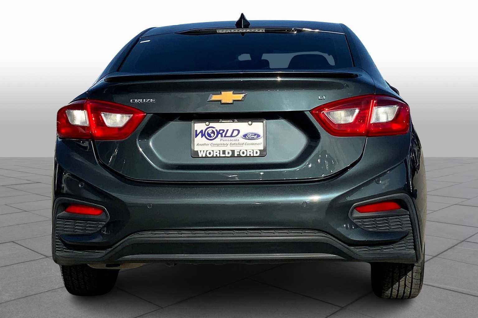 2017 Chevrolet Cruze LT photo 4