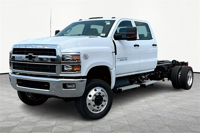 2025 Chevrolet Silverado 6500HD Work Truck photo 3